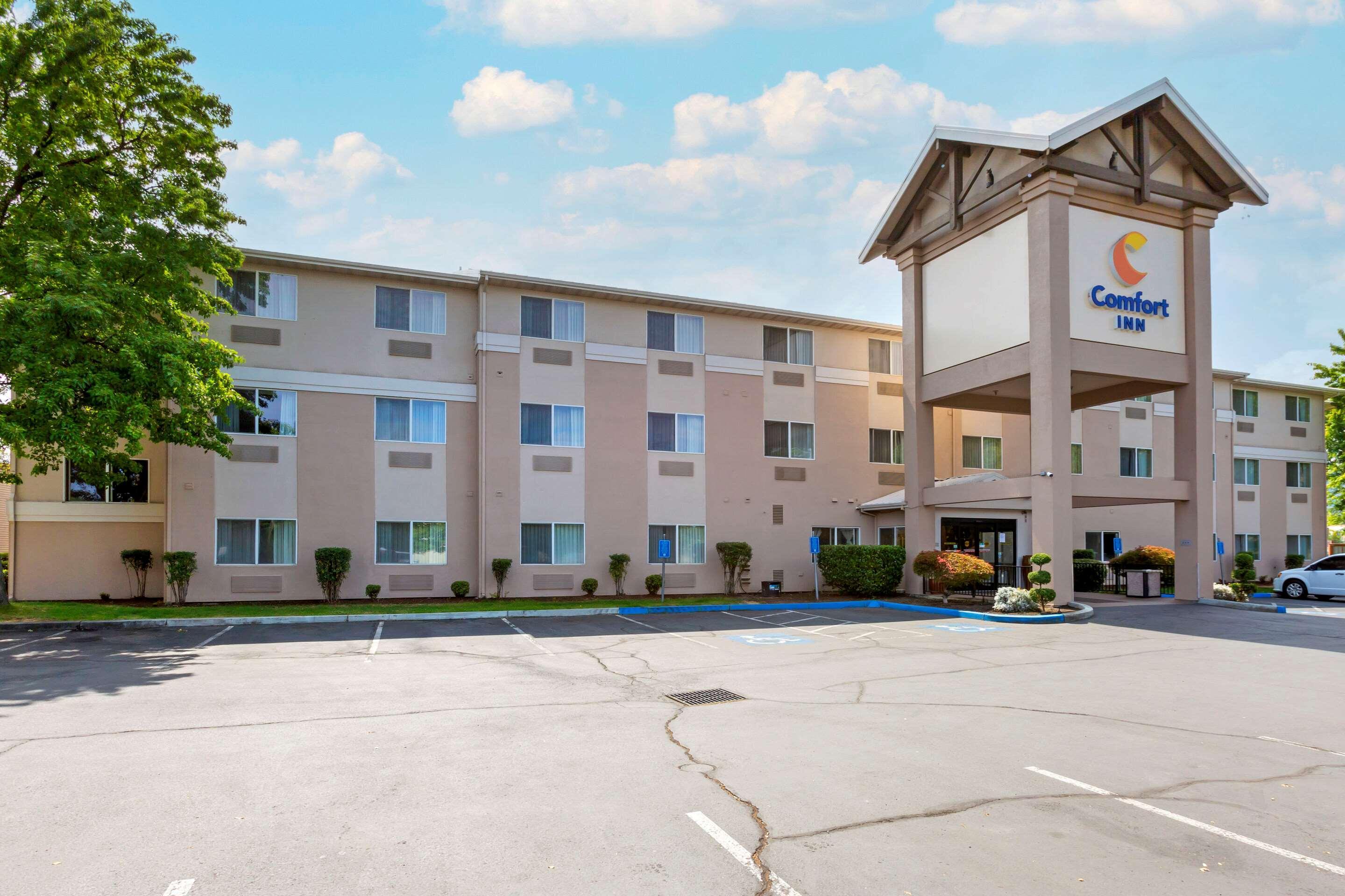 COMFORT INN SOUTH MEDFORD | BEST RATES GUARANTEE | BOOK NOW